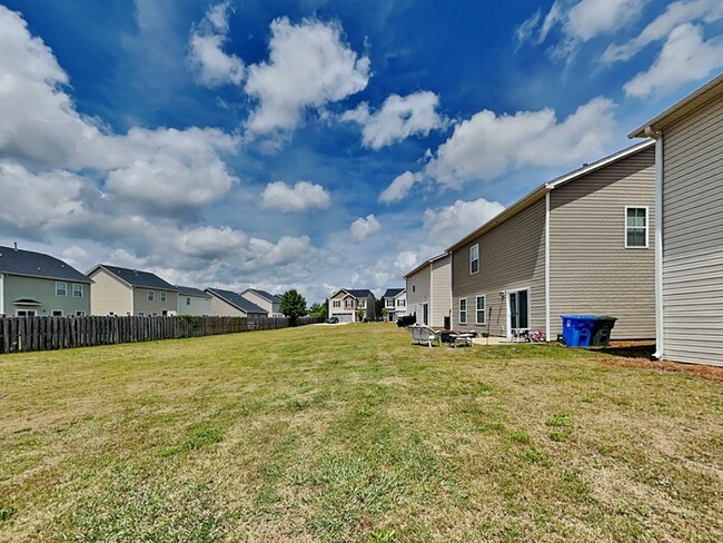 Building Photo - Coming Soon!! Burnside Farms near USC, Dow...