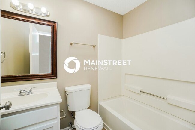 Building Photo - 3 Bedroom Pet-Friendly Home in COLUMBUS, OH with Main Street Renewal