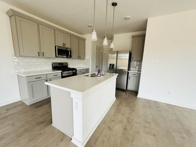 Building Photo - 2425 Lakey Cv