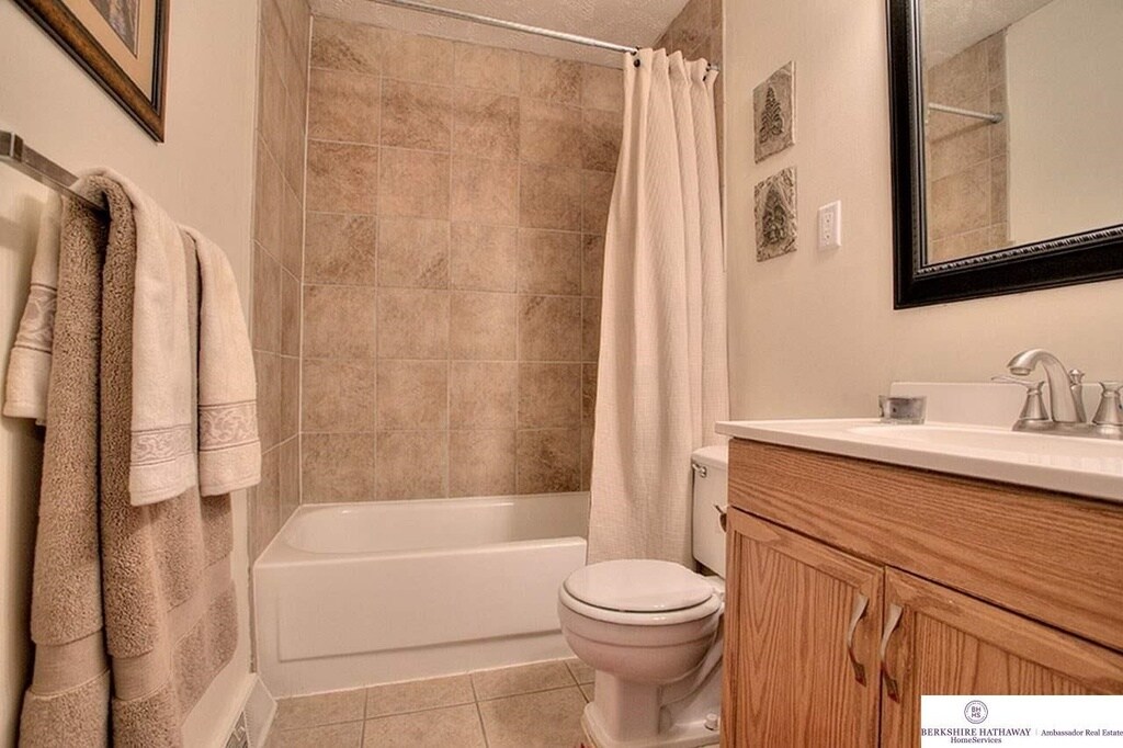 Building Photo - 1901 Winnie Dr