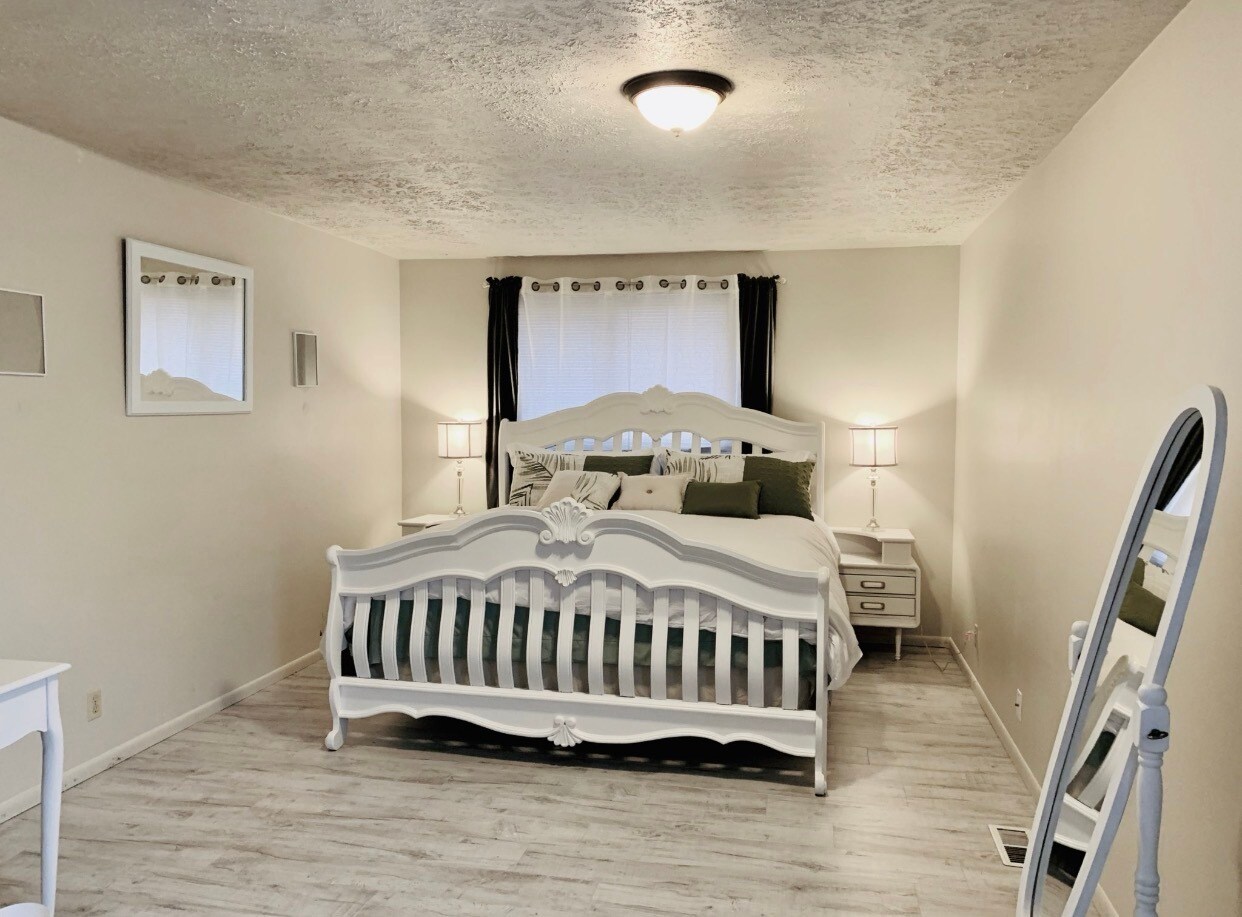 Master Bedroom - 1885 E Jeremy Ct