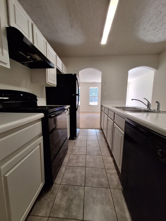 Building Photo - 975 Windwood Ct