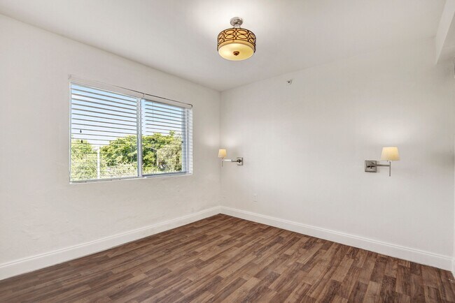 Building Photo - 15 PLEX Property