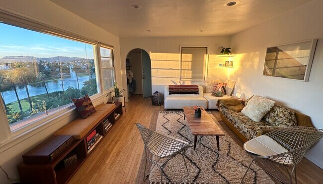 Building Photo - 725 Echo Park Ter