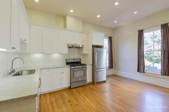 Building Photo - 2614 California St