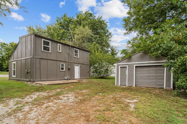 Building Photo - Charming 2 Bedroom, 2 Bath with Extra Loft Space Available Now!