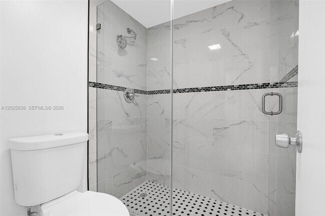 Building Photo - 3401 N Country Club Dr