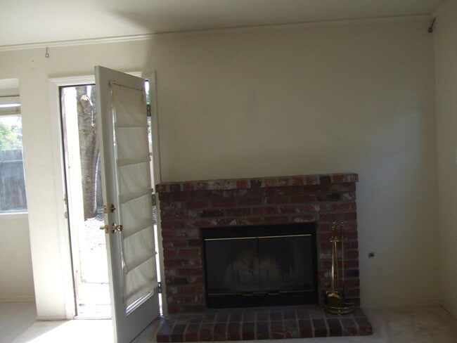 Building Photo - 419 Regency Cir