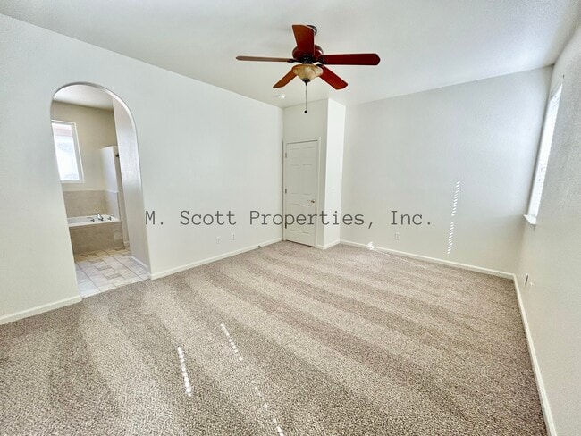 Building Photo - 1040 Aspen Grove Cir