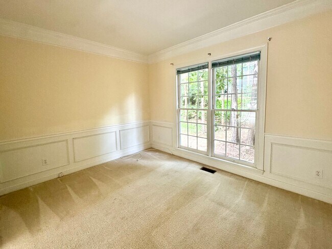 Building Photo - 4 Bed | 2.5 Bath House in Chapel Hill