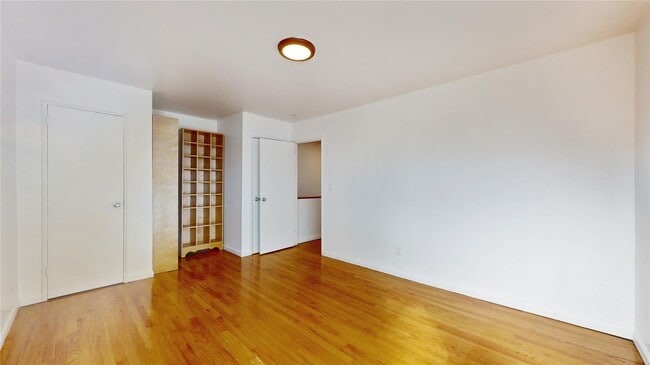 Building Photo - 37 Waring Pl