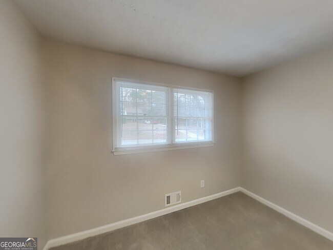 Building Photo - 6471 Chickasaw Dr