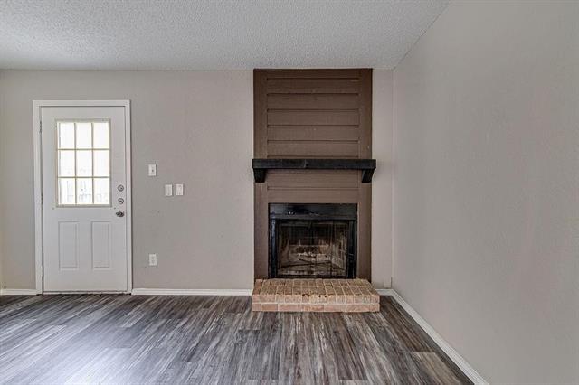 Building Photo - 836 NW Summercrest Blvd