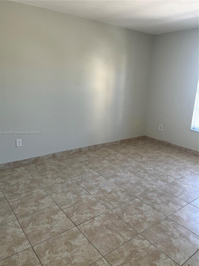 Building Photo - 9722 NW 6th Ln