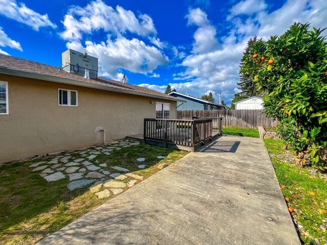 Building Photo - Single-Level Napa Classic with A/C & Attached Garage