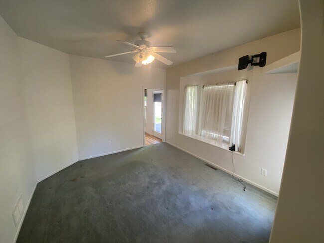 Building Photo - 5259 W 9th St Dr