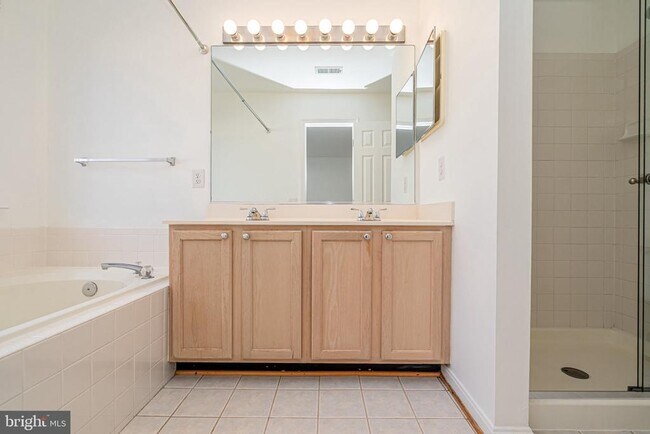 Building Photo - 2507 James Maury Dr