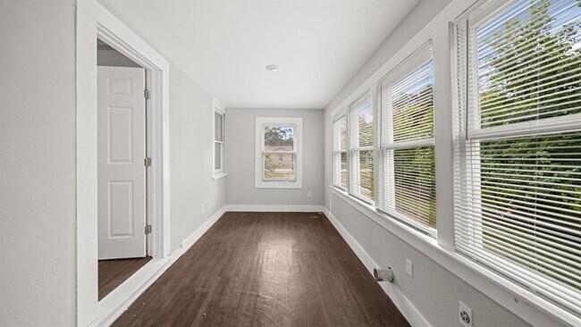 Building Photo - 1164 3 Rd St