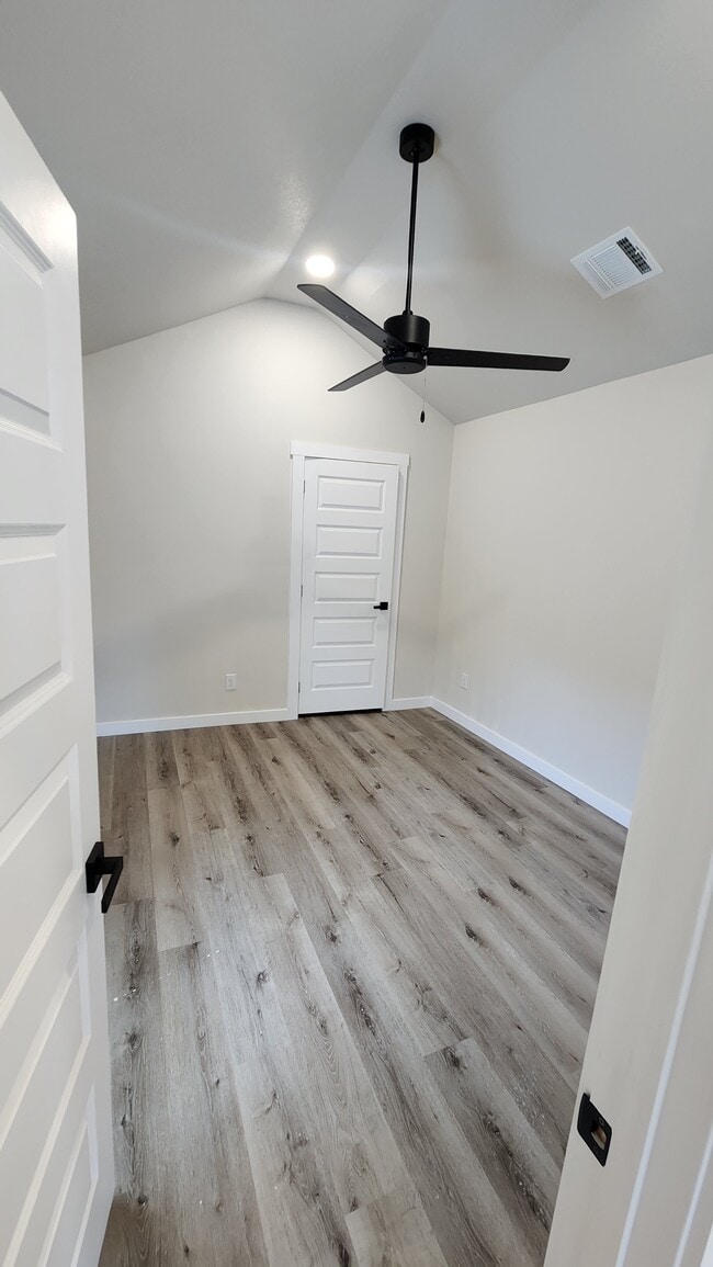 Building Photo - 237 Sendero Dr