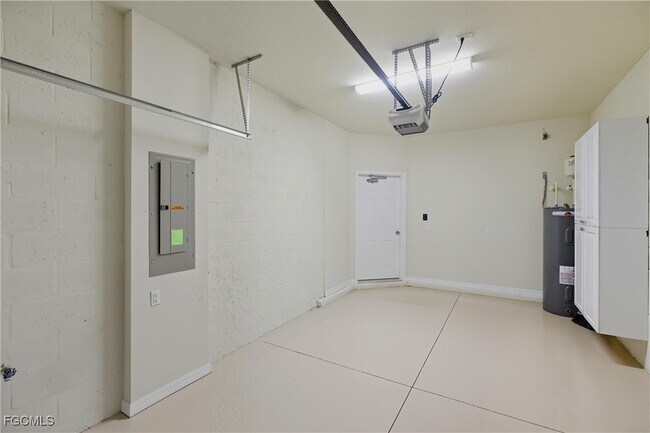 Building Photo - 8895 Via Isola Court