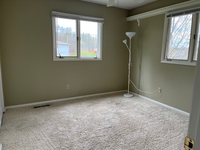 Building Photo - 806 Chateau Dr