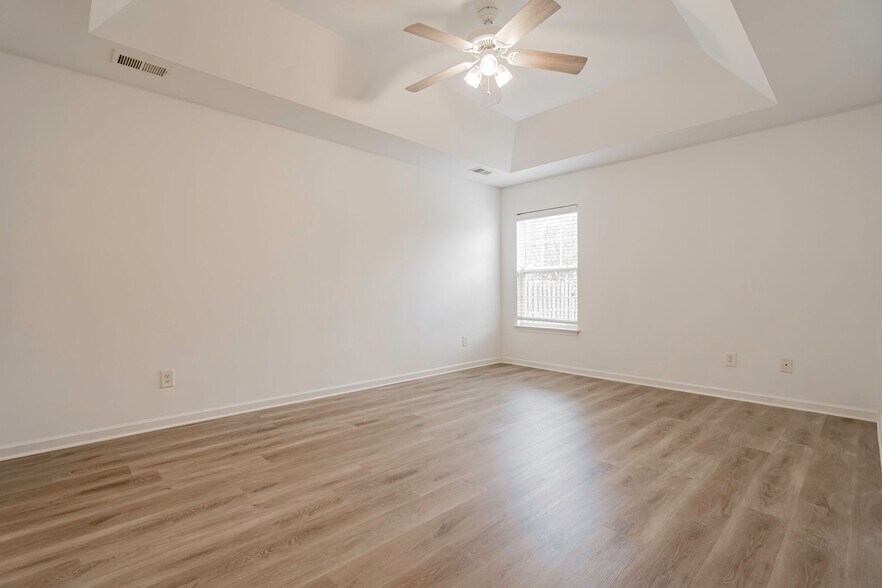 Building Photo - 2016 Culloden Dr