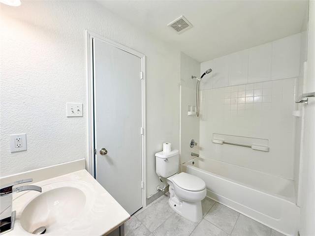 Building Photo - 2135 Van Zandt Dr