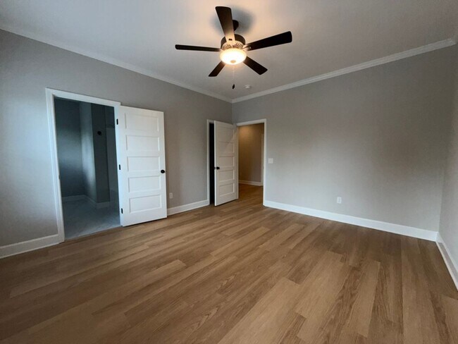 Building Photo - 16 Lakeview