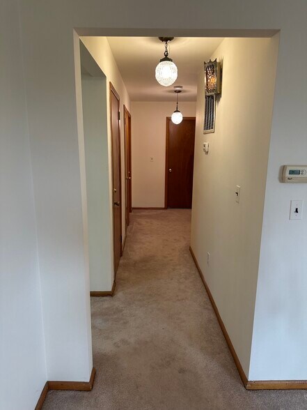 Building Photo - 123 E Harwood Ter