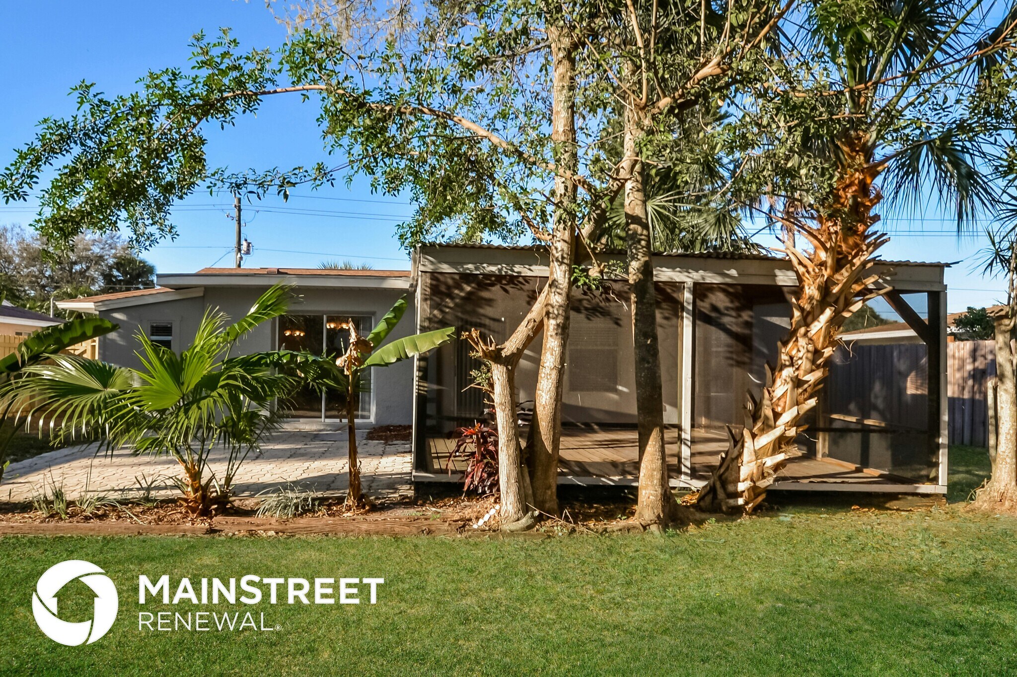 Building Photo - 2426 Pinehurst St