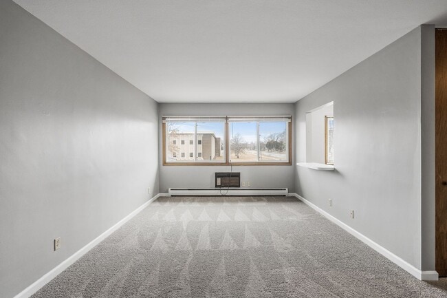 Building Photo - Spacious 2BR/1Bath Available Now!