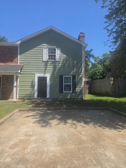 Building Photo - 1701-1702 Jamestown Way