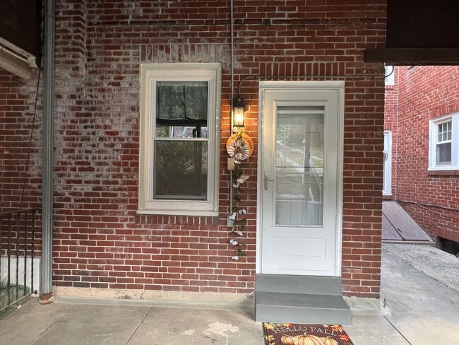 Building Photo - Newly Updated 3 bedroom Mount Penn Home with garage