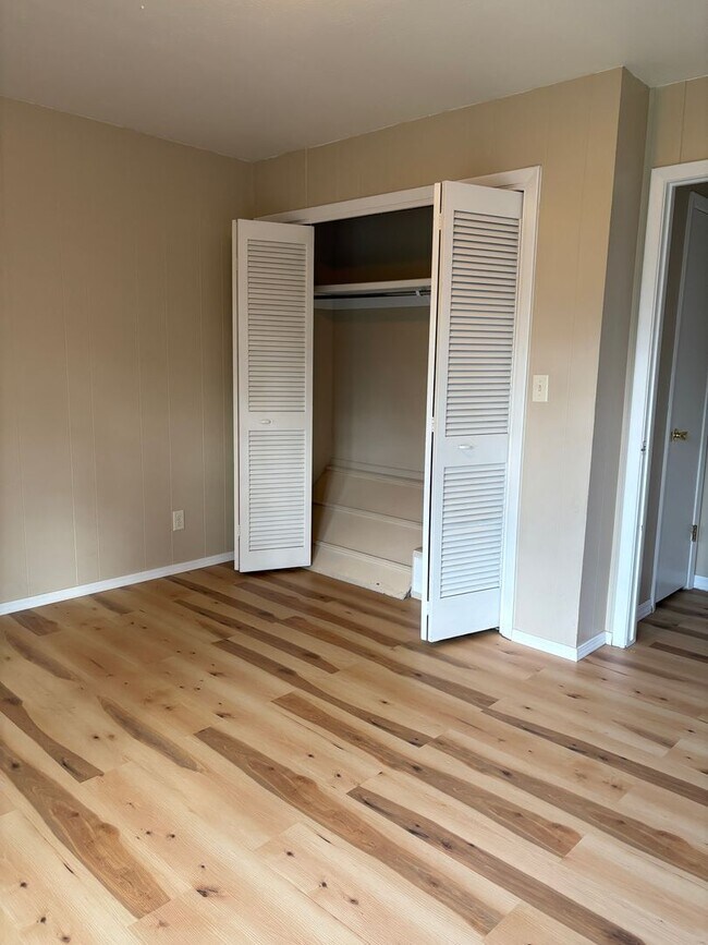 Building Photo - Stunning South Missoula Home with Views fo...