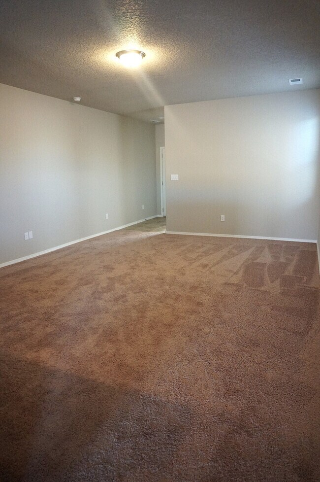 Building Photo - Spacious 4 bedroom Rio Rancho home in Enchanted Hills! Refrigerated air. Right off 550