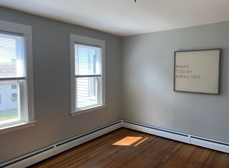 Living Room - 53 North St