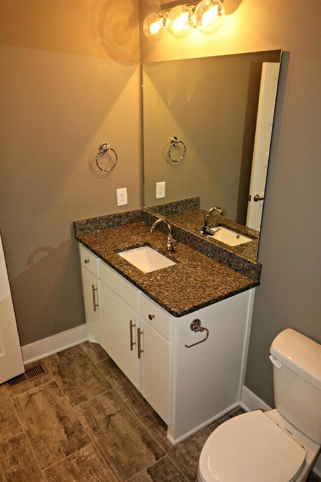 Building Photo - Spacious 4-Bedroom home minutes walk from the park!