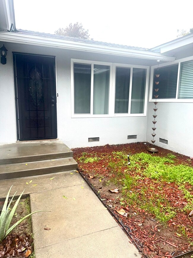 Building Photo - 4548 N Meridian Ave