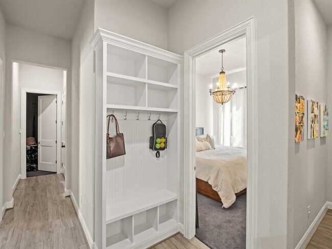 Building Photo - 5304 Via Besso Dr