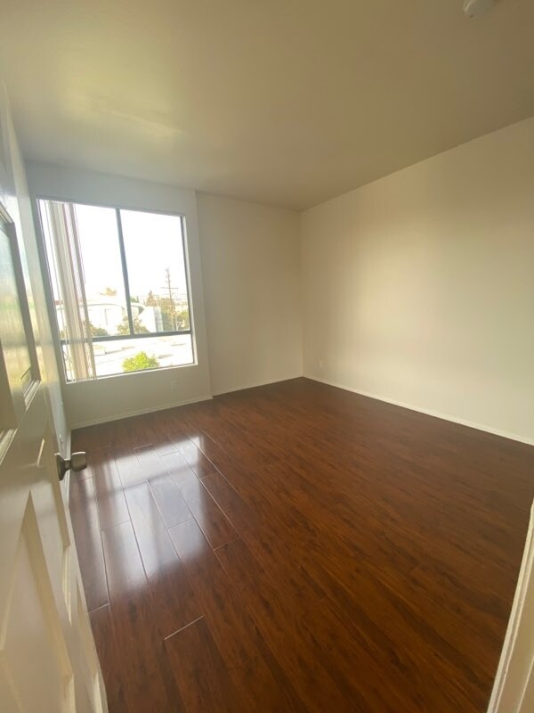 Building Photo - 4343 Whitsett Ave