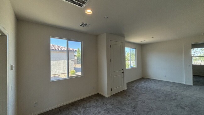 Building Photo - One Story 6-bedroom Home with Attached Casita