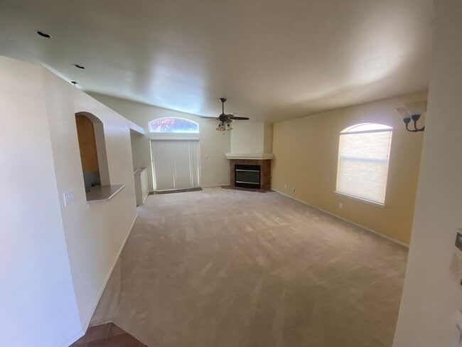Building Photo - Spacious 3-Bedroom Home in Northeast Height