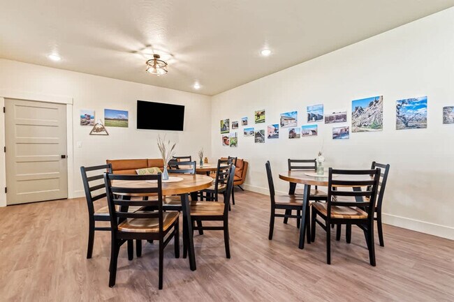 Building Photo - 303 CM Rdg Ln