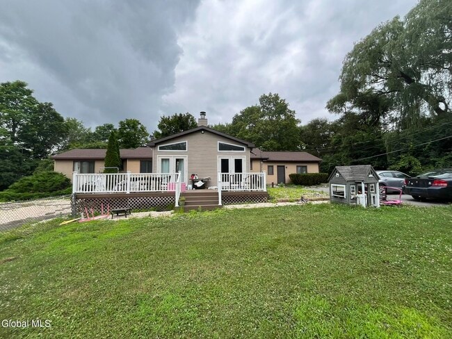 Building Photo - 656 Sacandaga Rd