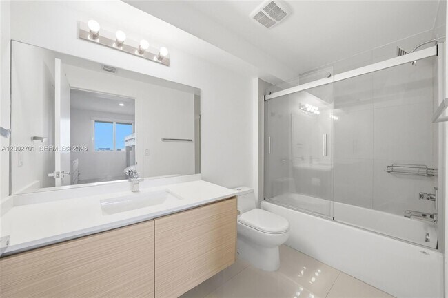 Building Photo - 600 NE 27th St