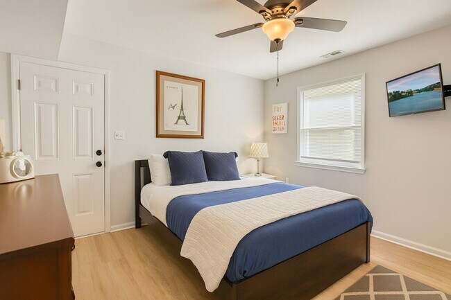 Building Photo - 8800 Nightingale Ln