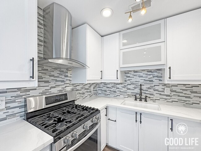 Building Photo - Sophisticated 2BD/2.5BA City Heights Home with Private Deck, Canyon Views & Soaking Tub