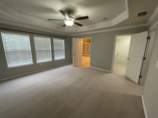 Building Photo - Midtowne