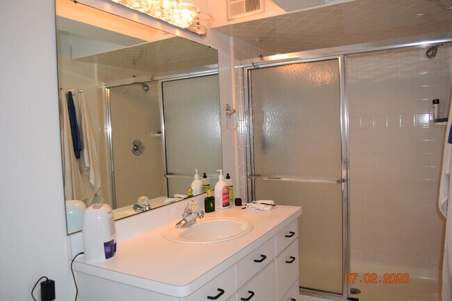 Building Photo - 1431 Provincial Dr