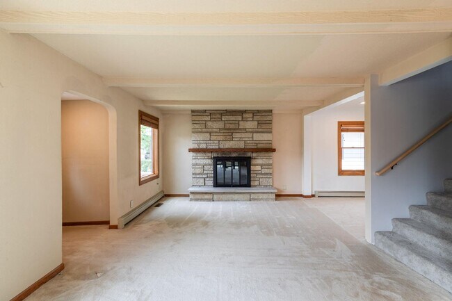 Building Photo - 2406 Wood St